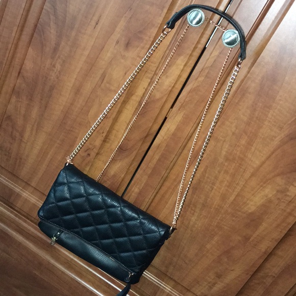 Black shoulder bag with rose gold chain - Picture 2 of 4